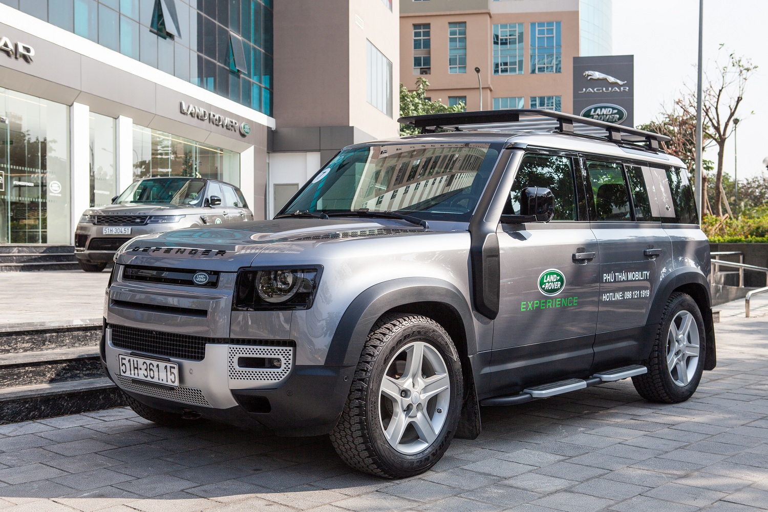 Land Rover Defender mới – “lột xác” từ ngoài vào trong